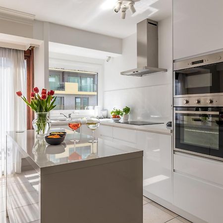Weloveoostende - Newly Renovated Large Apartment 150M From The Beach - Including Bed Sheets And Final Clea-Ning Екстер'єр фото