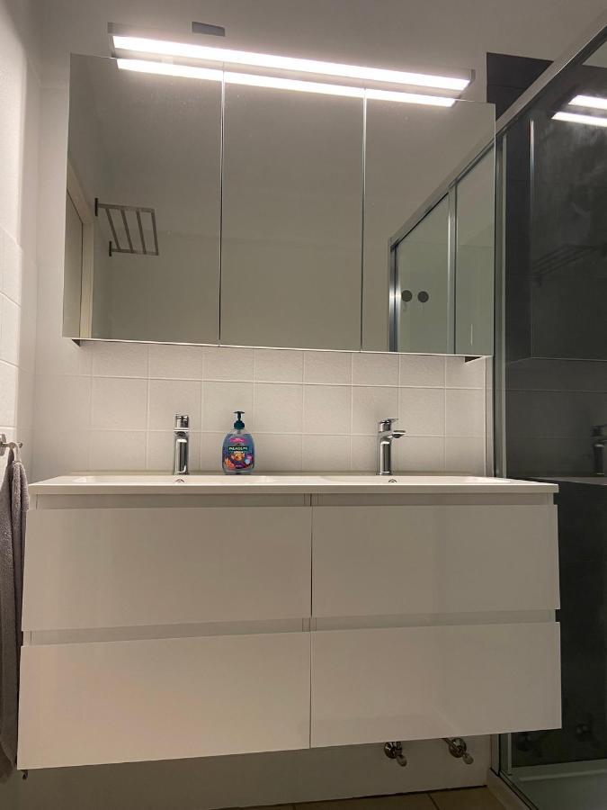 Weloveoostende - Newly Renovated Large Apartment 150M From The Beach - Including Bed Sheets And Final Clea-Ning Екстер'єр фото